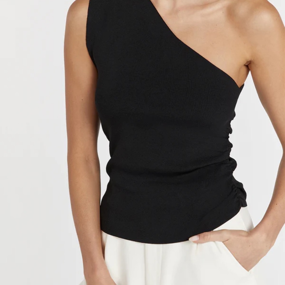 DISSH Elegant Black Knit Top